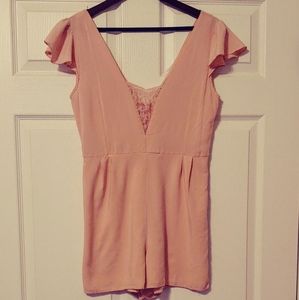 Pleeted and lace romper